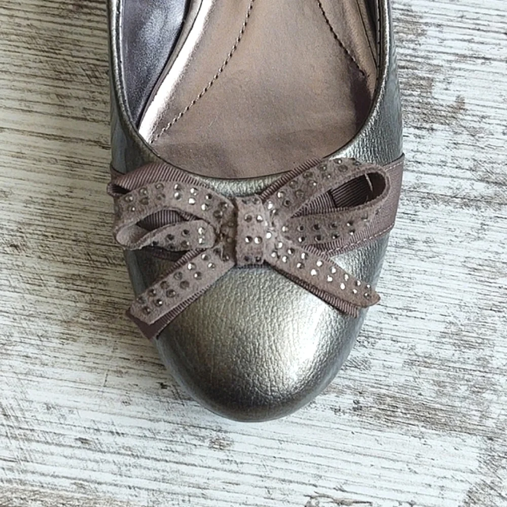 NWOT Etienne Aigner Patent Leather Silver Flats - Picture 3 of 16